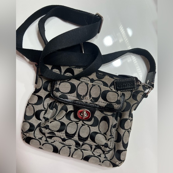 Coach Handbags - Coach crossbody small purse